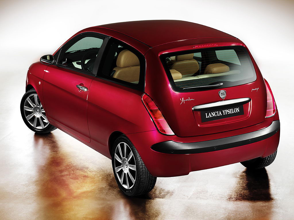 Lancia Ypsilon 2003 03.jpg